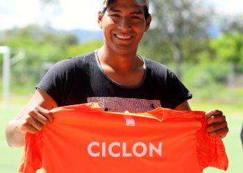 Alex Coronel deja plantado a Ciclón